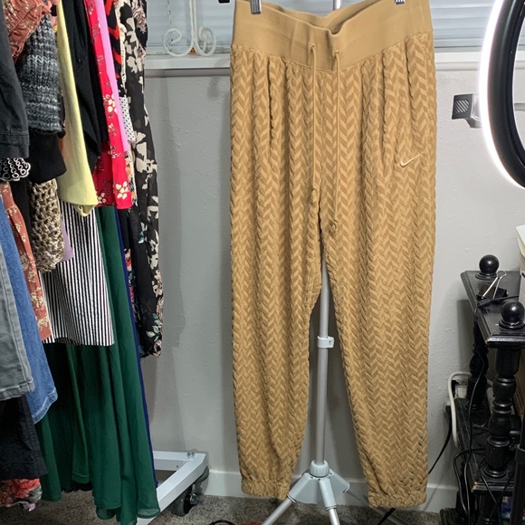 Nike Beige Chevron Joggers - Picture 1 of 8